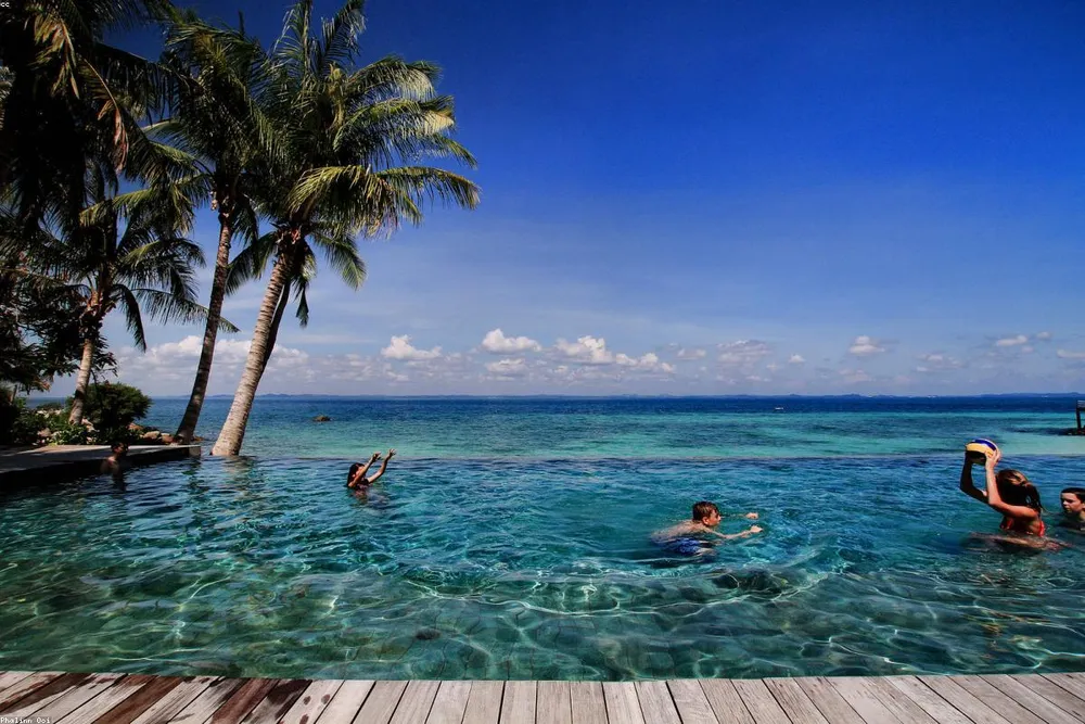 Horizon Villa infinity pool