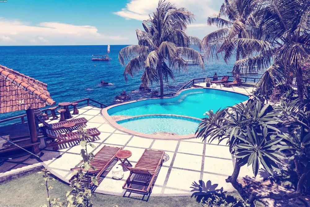 Halcyon Spa thermal pool