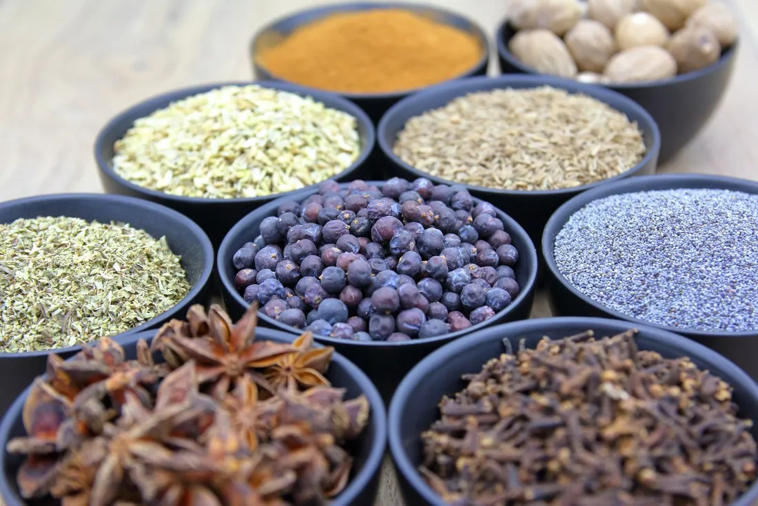 Raw spices and resins used in Myrrhe Impériale