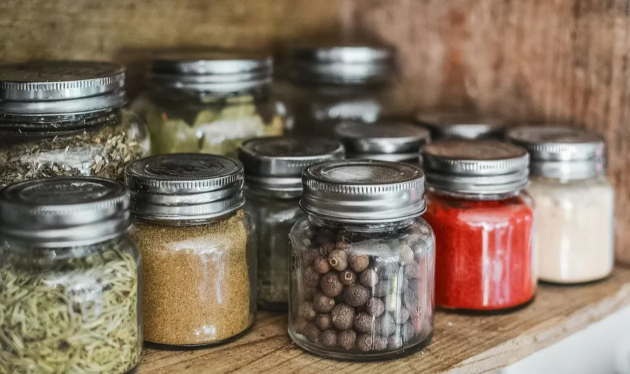 Warm spice evoking a fragrance's dry-down finish